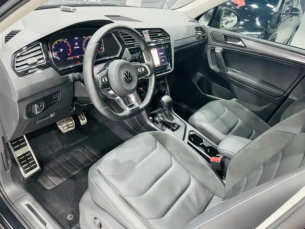 VOLKSWAGEN TIGUAN L 2021