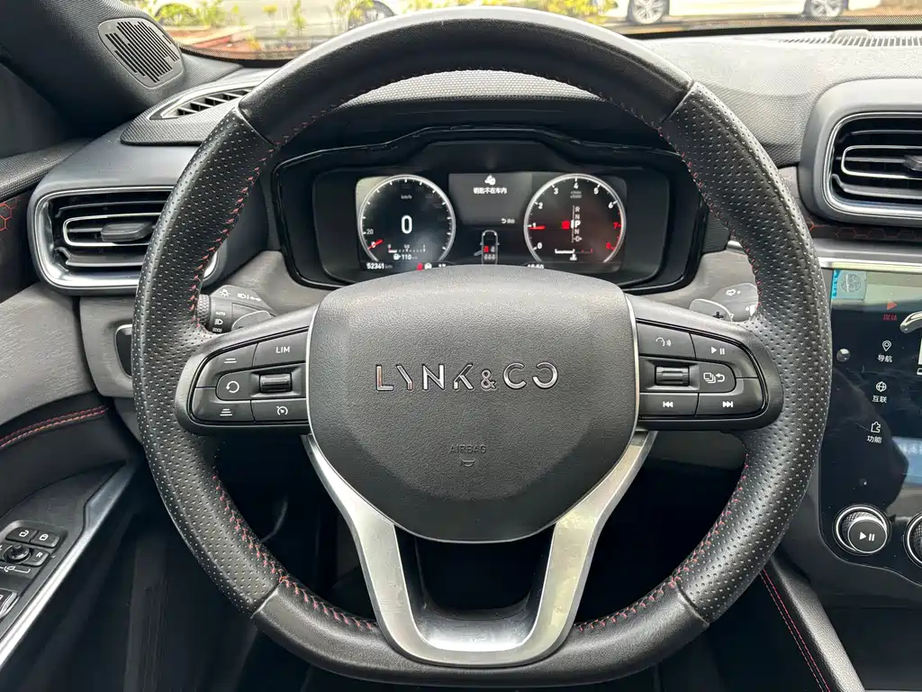 LYNK&CO 03 2020