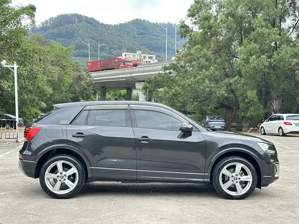 AUDI Q2L 2018