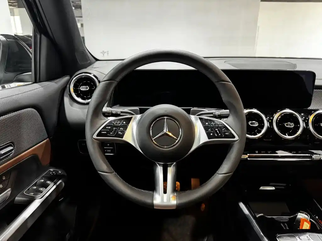 MERCEDES BENZ GLB 2024
