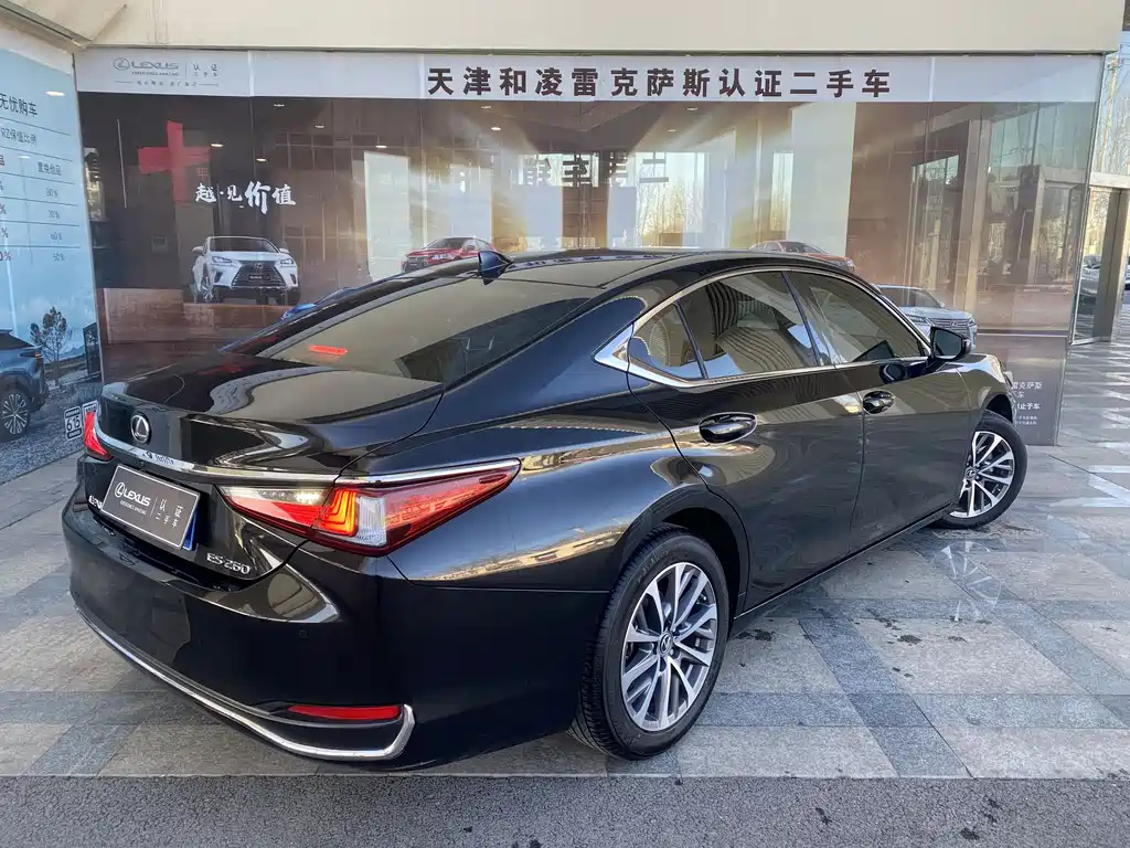 LEXUS ES 2023
