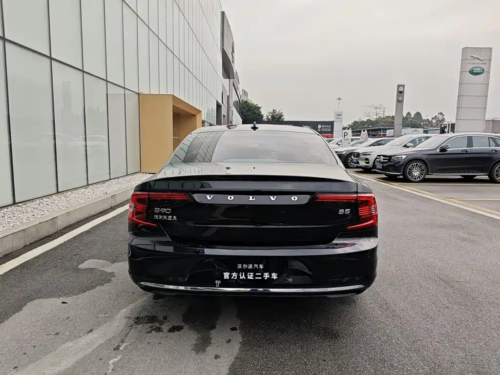VOLVO S90 2023