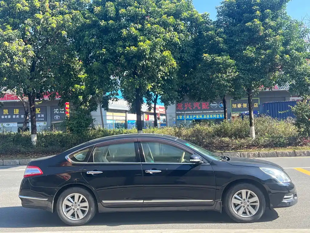NISSAN TEANA 2011