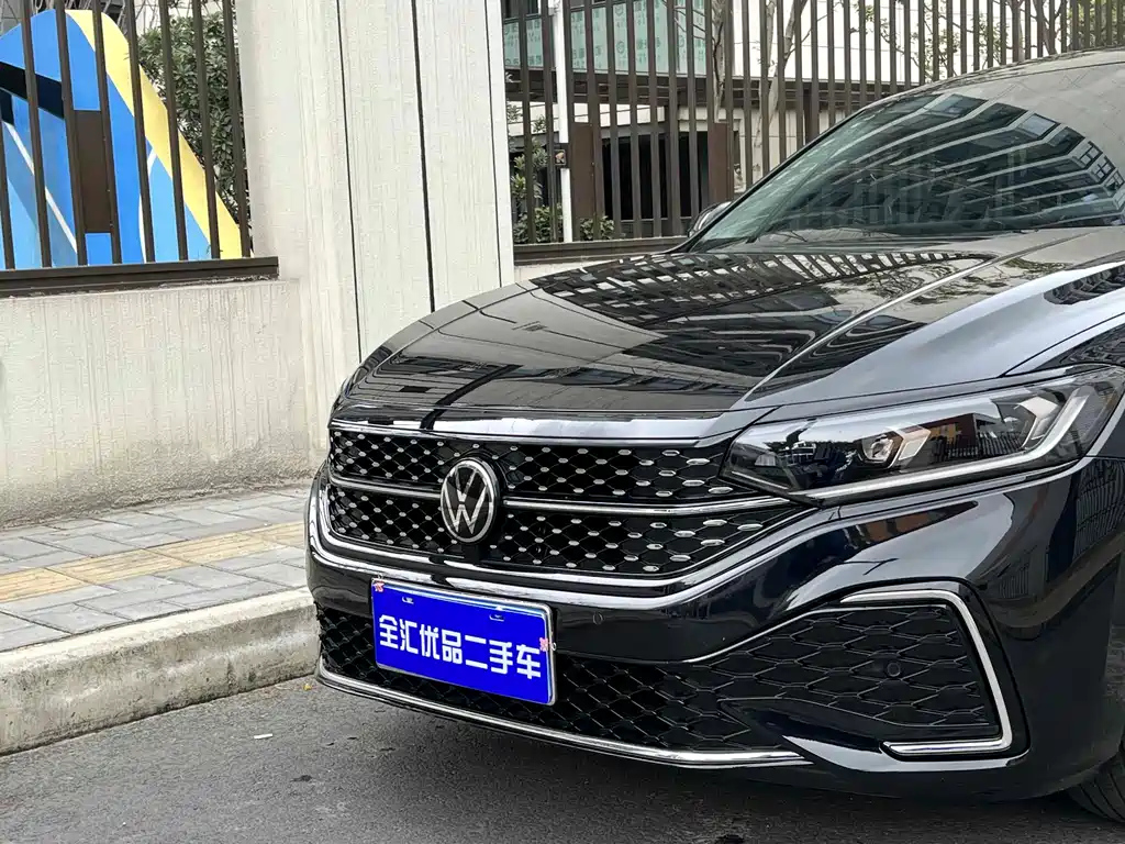 VOLKSWAGEN PASSAT 2022