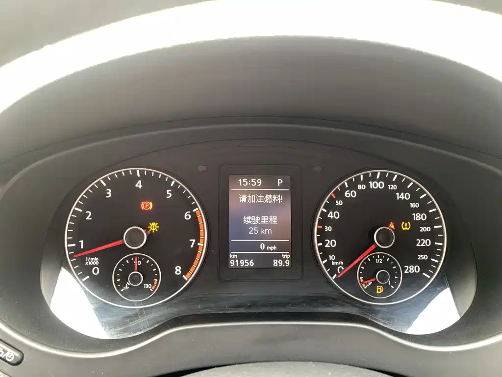 VOLKSWAGEN SAGITAR 2015