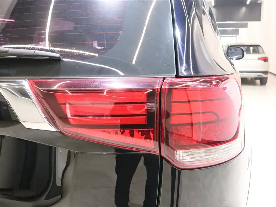 MITSUBISHI OUTLANDER 2019
