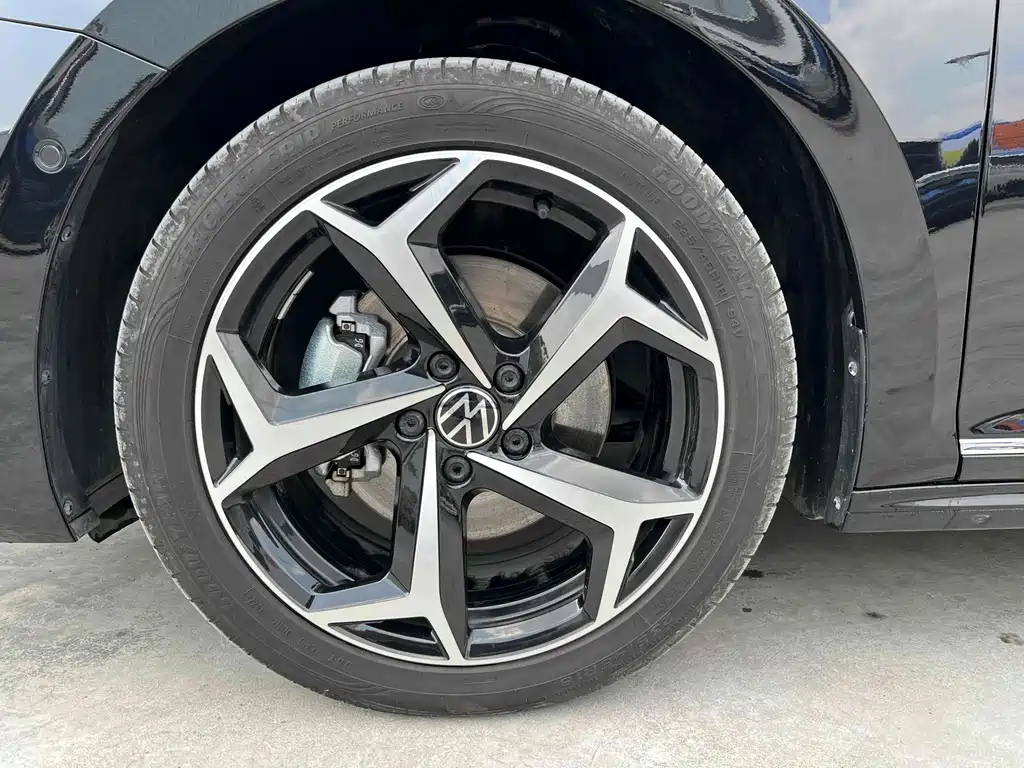 VOLKSWAGEN PASSAT 2023