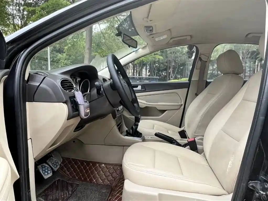 FORD FOCUS 2011