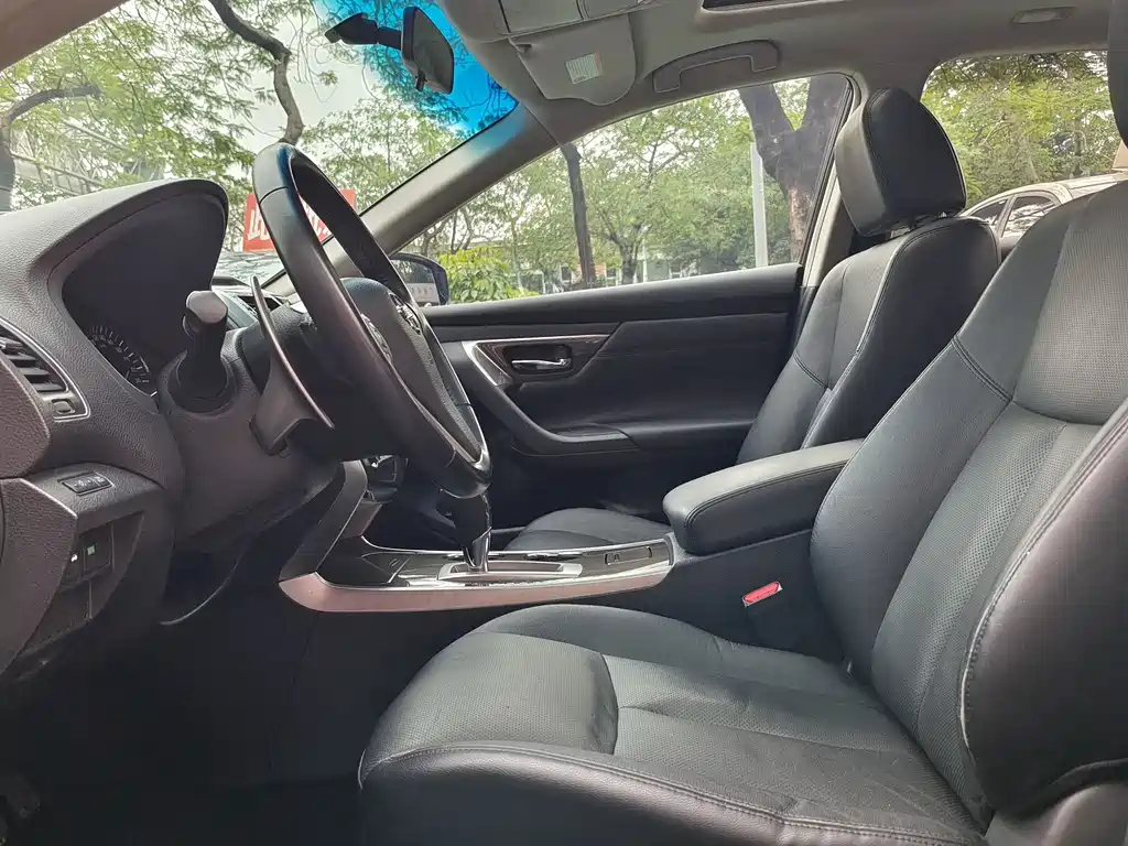 NISSAN TEANA 2015