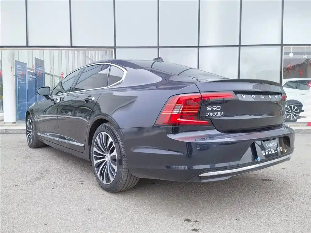 VOLVO S90 2022