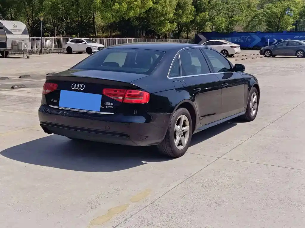 AUDI A4L 2012