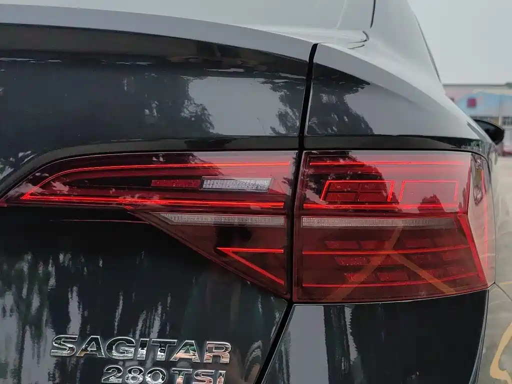 VOLKSWAGEN SAGITAR 2022