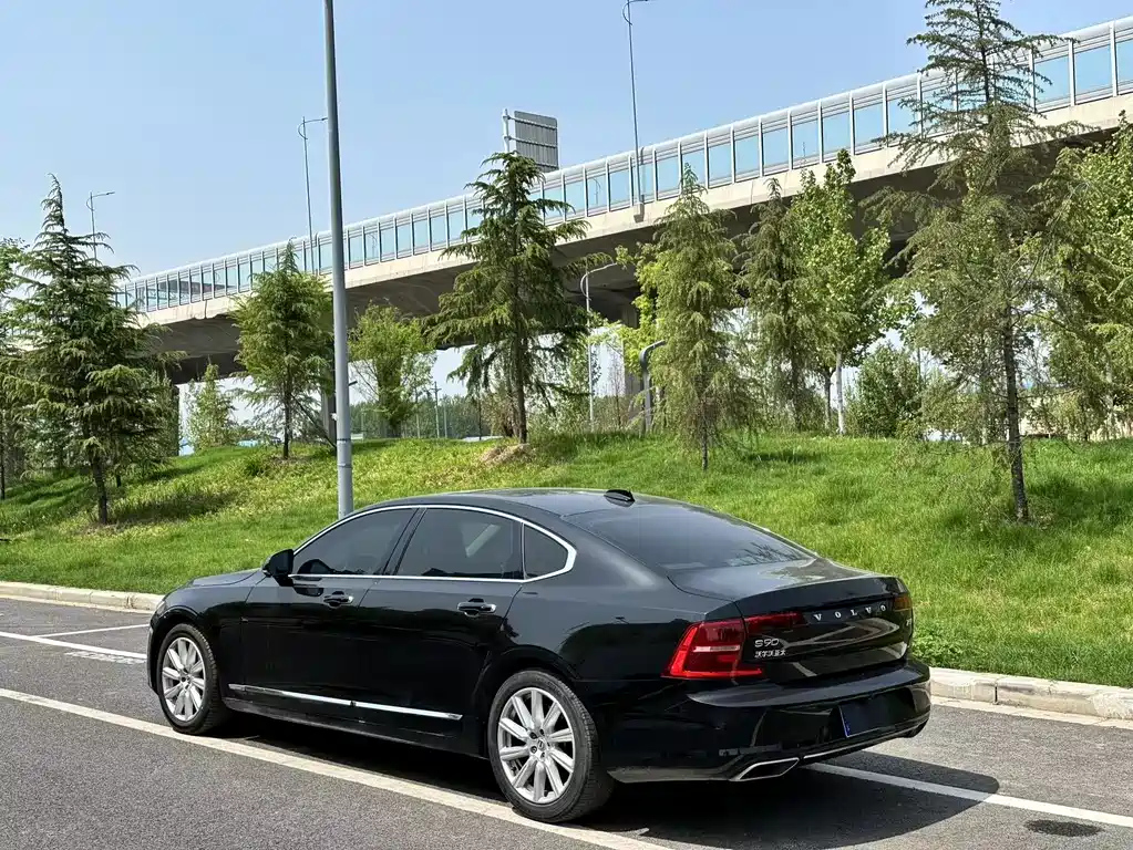 VOLVO S90 2020