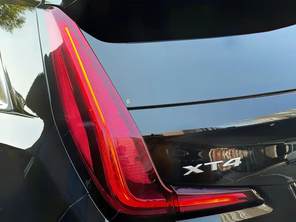 CADILLAC XT4 2021