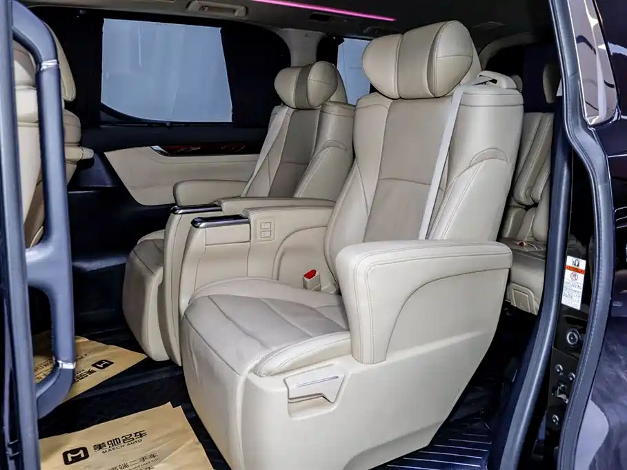 TOYOTA ALPHARD 2015