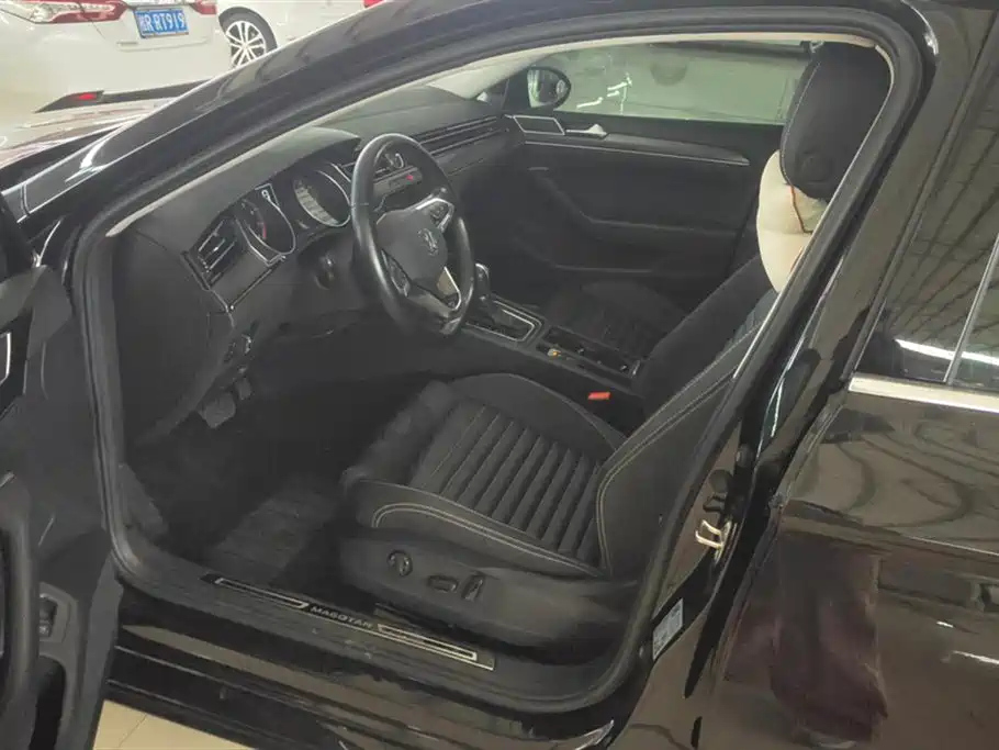 VOLKSWAGEN MAGOTAN 2020