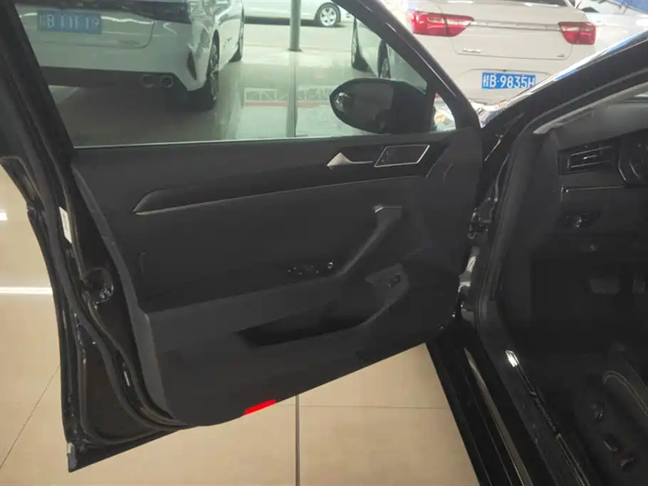 VOLKSWAGEN MAGOTAN 2020