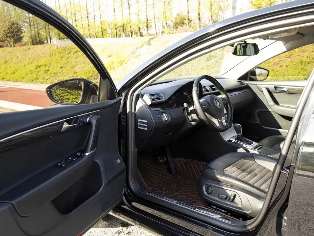 VOLKSWAGEN MAGOTAN 2014