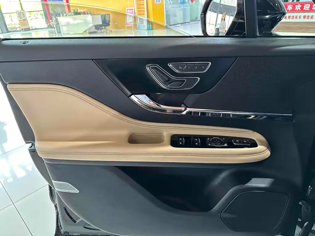 LINCOLN ADVENTURER 2021
