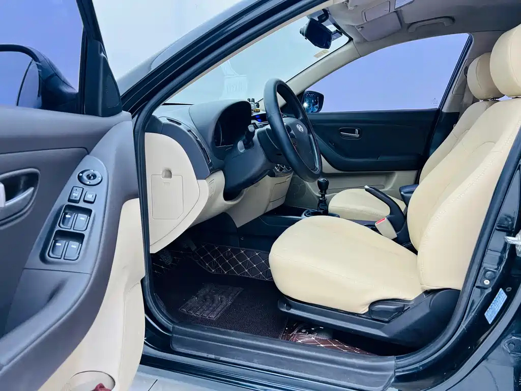 HYUNDAI CELESTA 2015