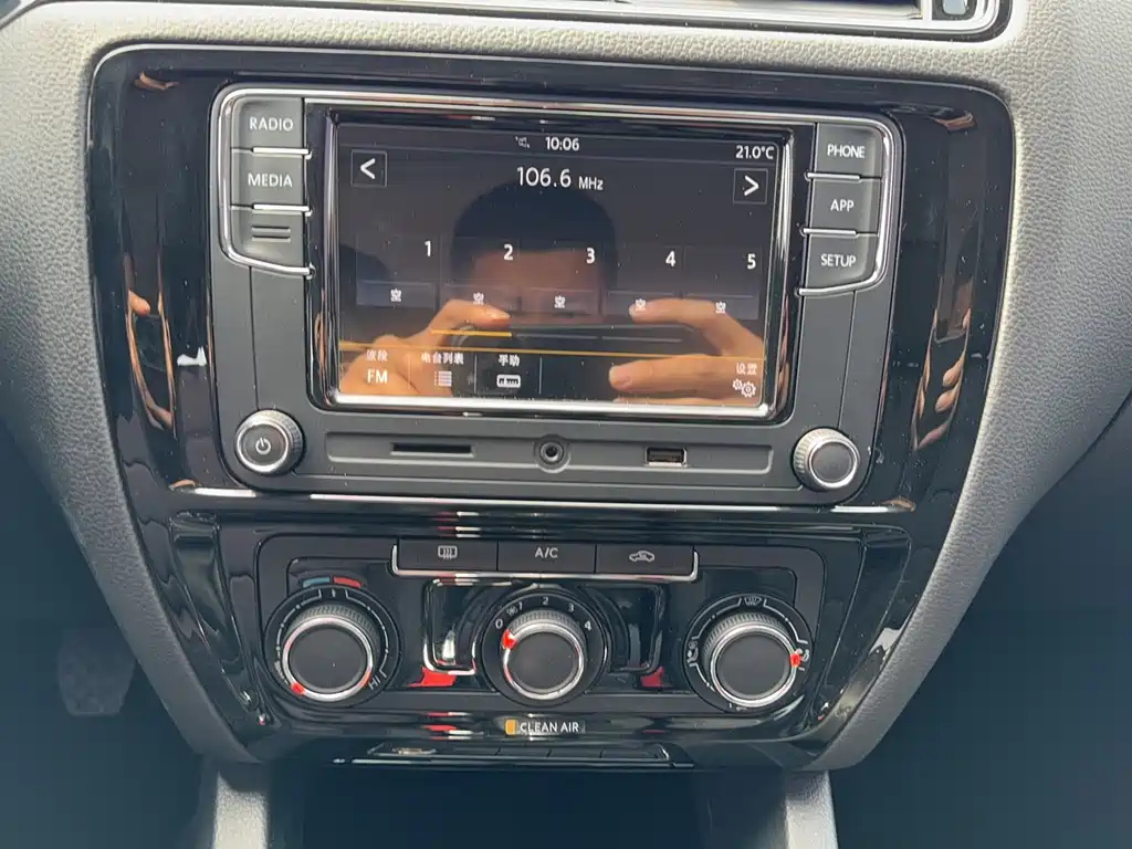 VOLKSWAGEN SAGITAR 2018