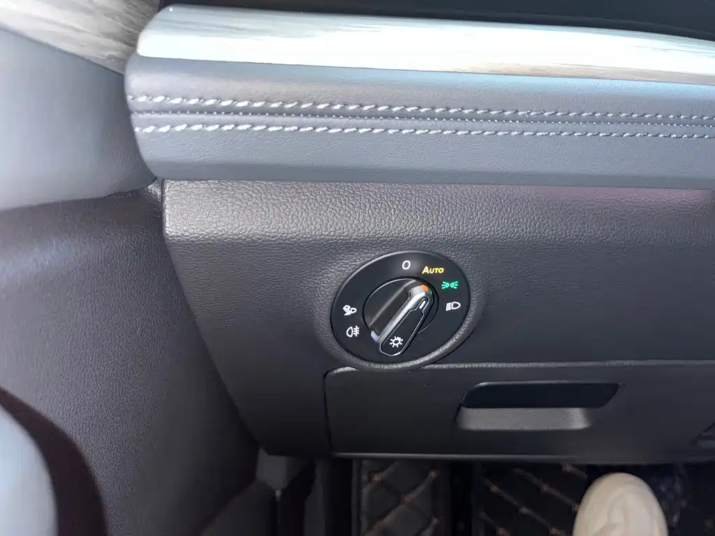 VOLKSWAGEN SAGITAR 2023
