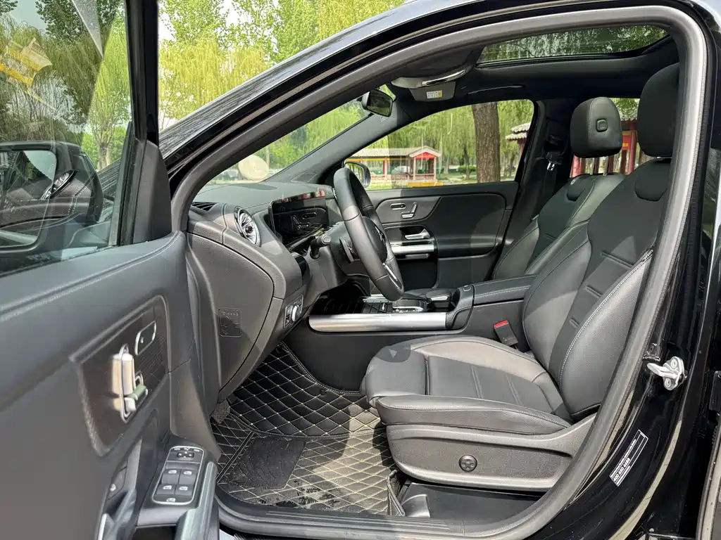 MERCEDES BENZ GLA 2023