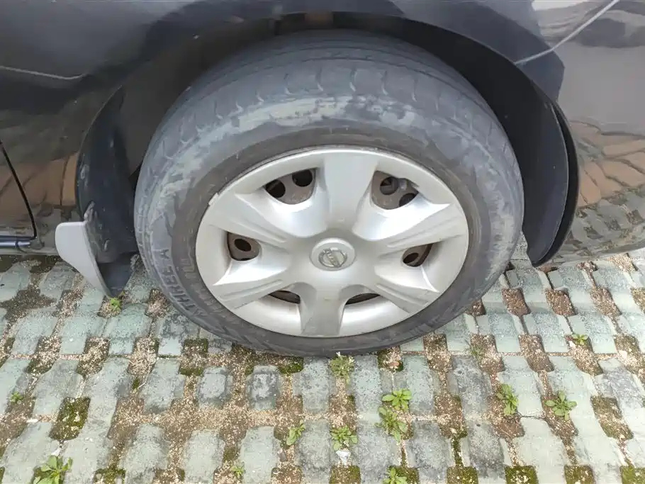 NISSAN SUNNY 2013