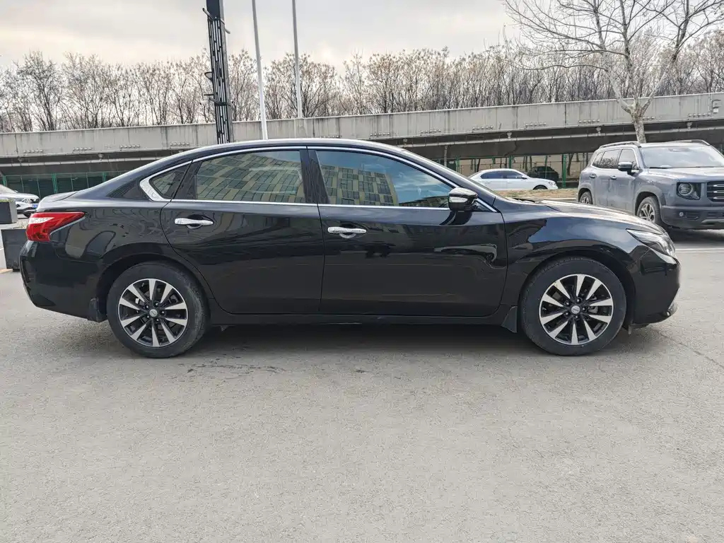 NISSAN TEANA 2017