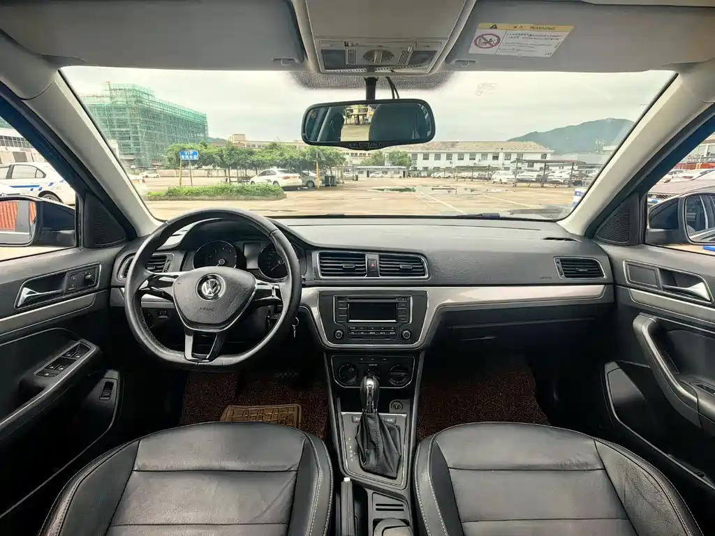 VOLKSWAGEN LAVIDA 2015
