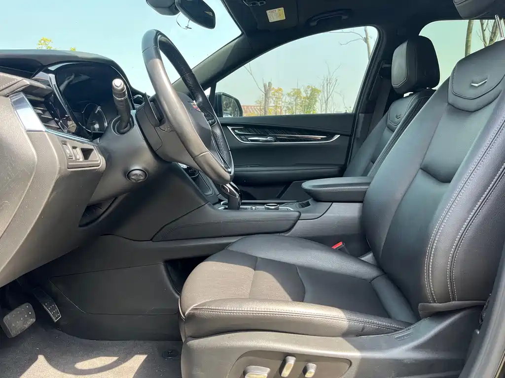CADILLAC XT6 2021