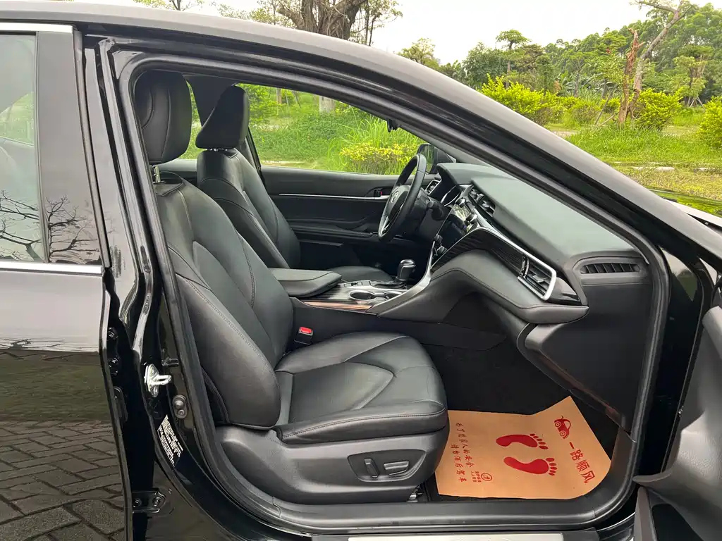 TOYOTA CAMRY 2019