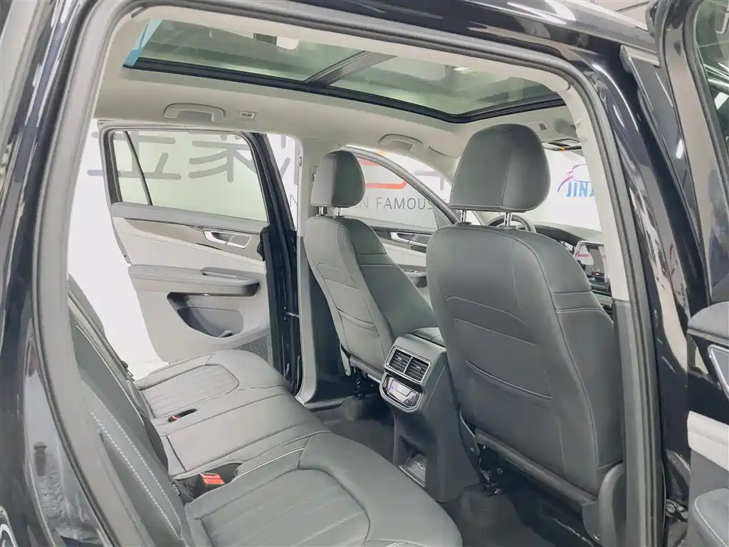 VOLKSWAGEN TOURAN 2023