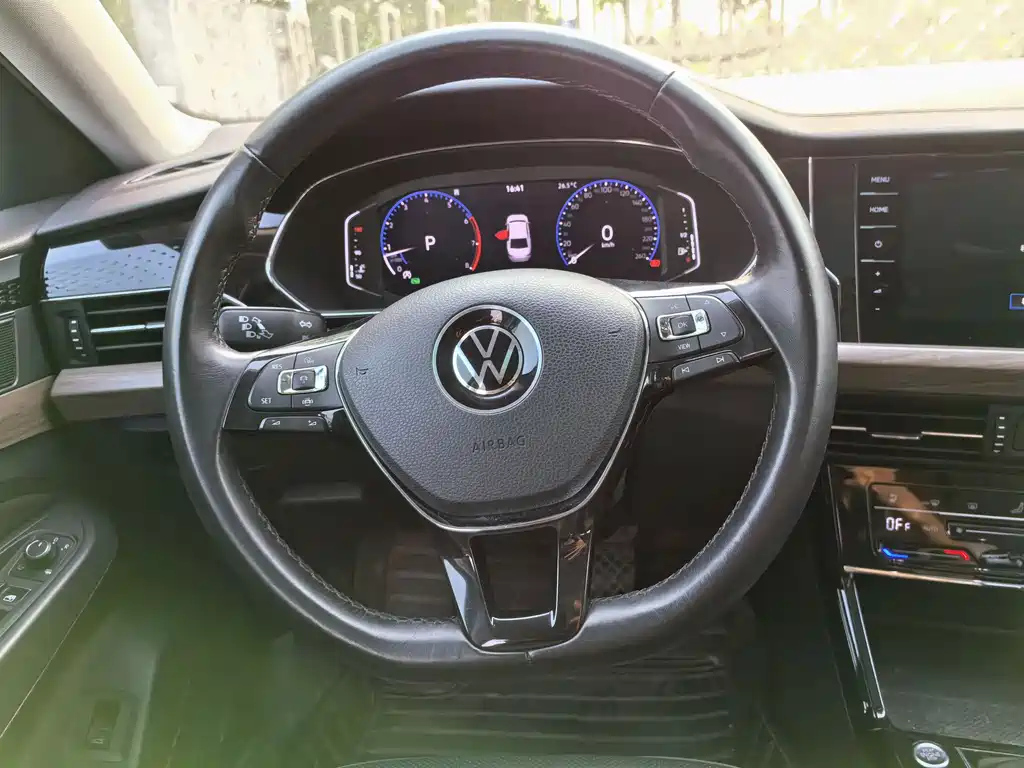 VOLKSWAGEN PASSAT 2020