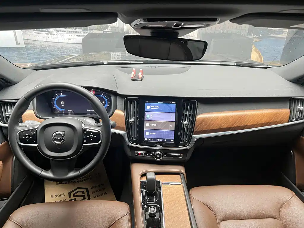 VOLVO S90 2023