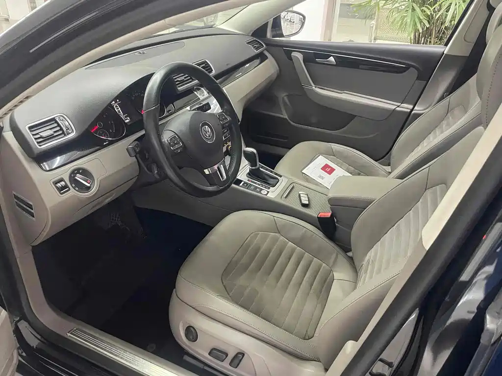 VOLKSWAGEN MAGOTAN 2015