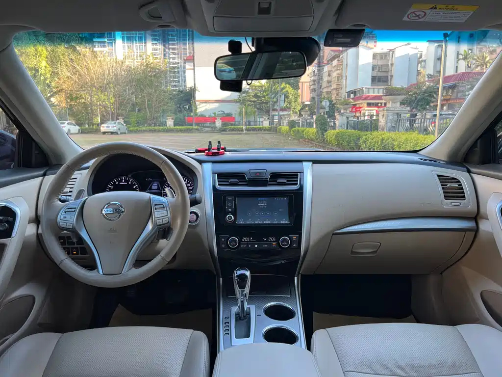 NISSAN TEANA 2018