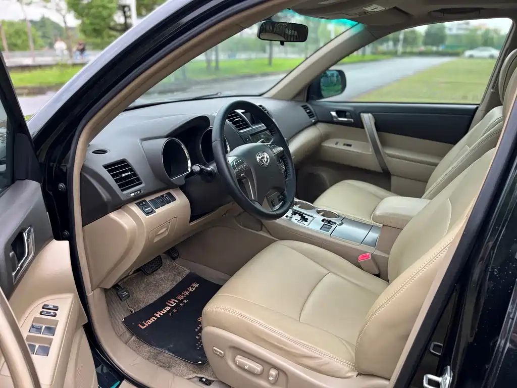 TOYOTA HIGHLANDER 2011
