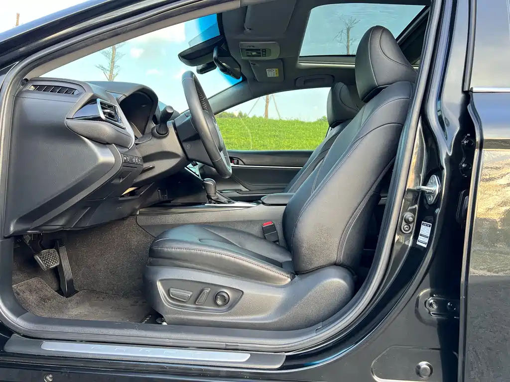 TOYOTA CAMRY 2023