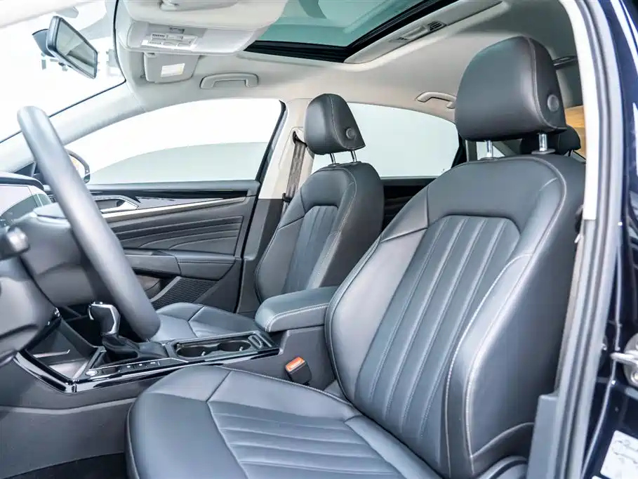 VOLKSWAGEN PASSAT 2022