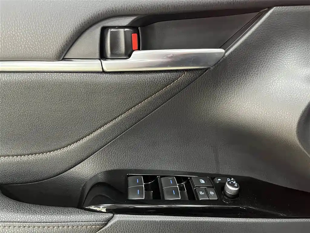 TOYOTA CAMRY 2021