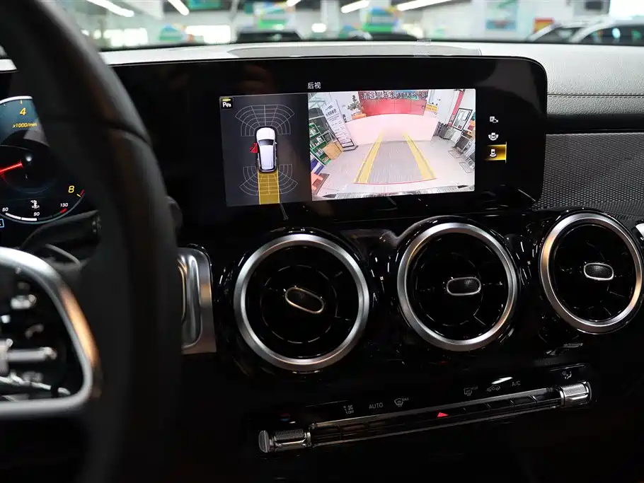 MERCEDES BENZ GLB 2023