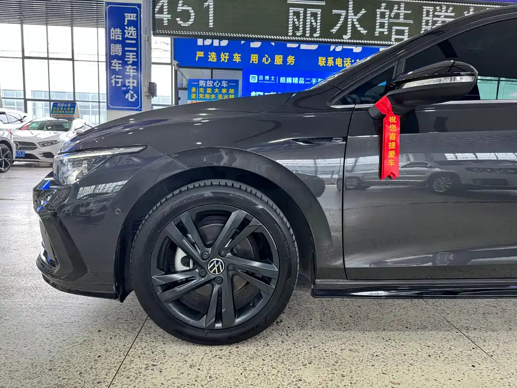 VOLKSWAGEN GOLF 2021