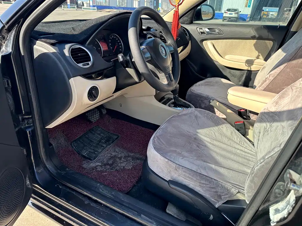 VOLKSWAGEN LAVIDA 2011