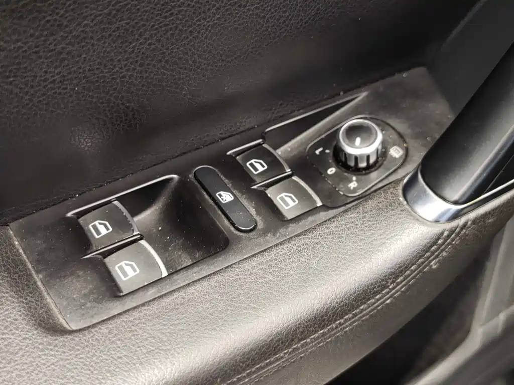 VOLKSWAGEN MAGOTAN 2013