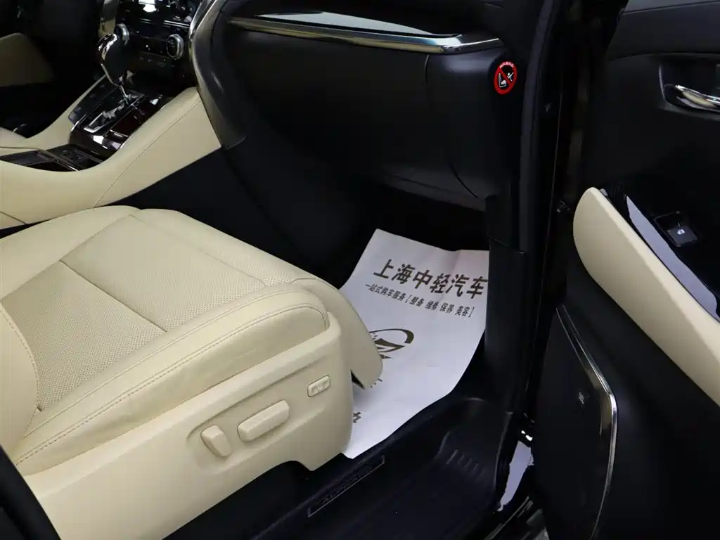 TOYOTA ALPHARD 2017