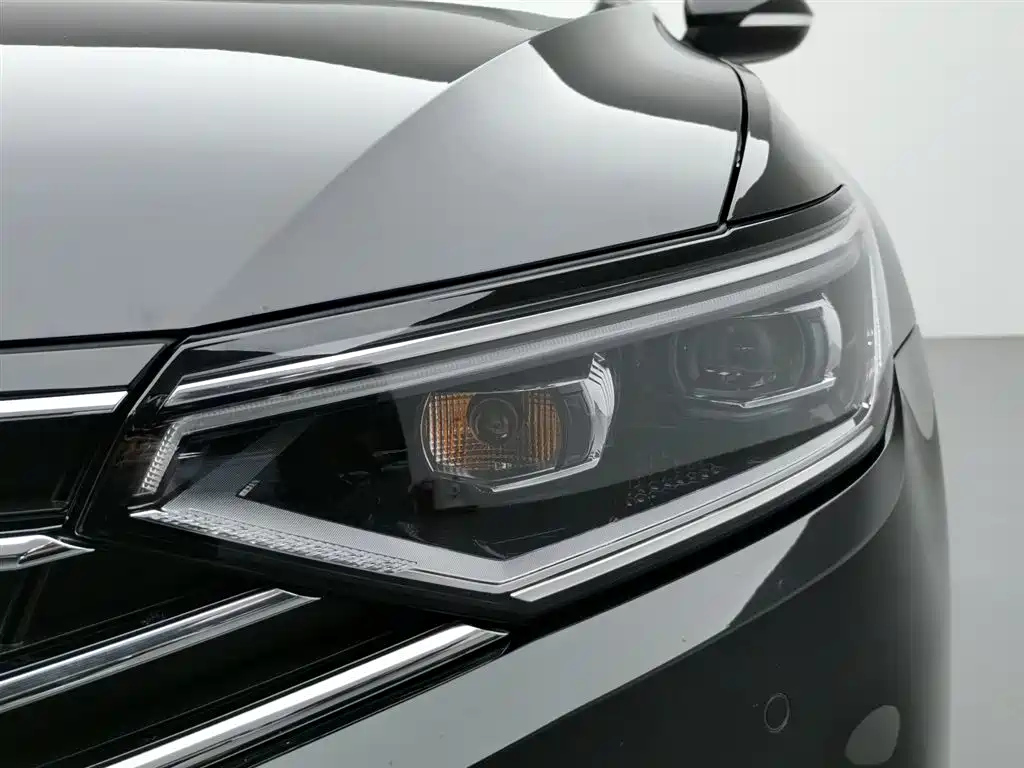VOLKSWAGEN MAGOTAN 2021