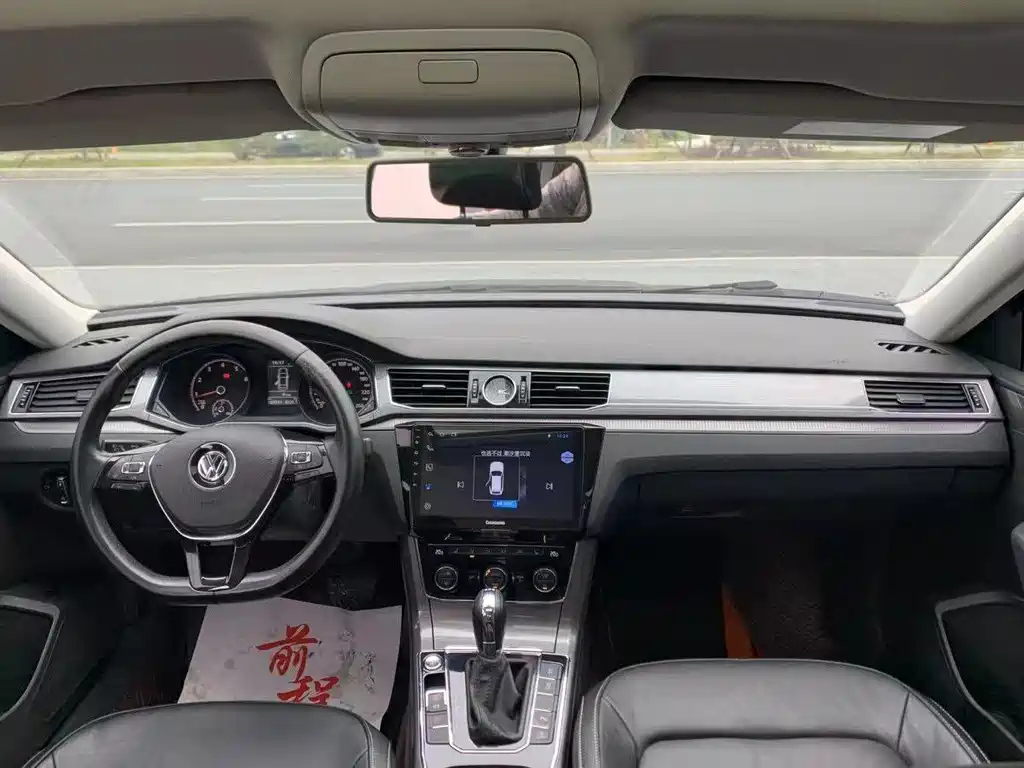 VOLKSWAGEN PASSAT 2017