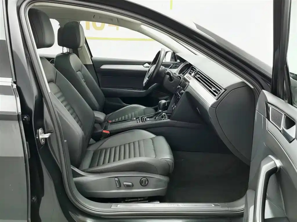 VOLKSWAGEN MAGOTAN 2018