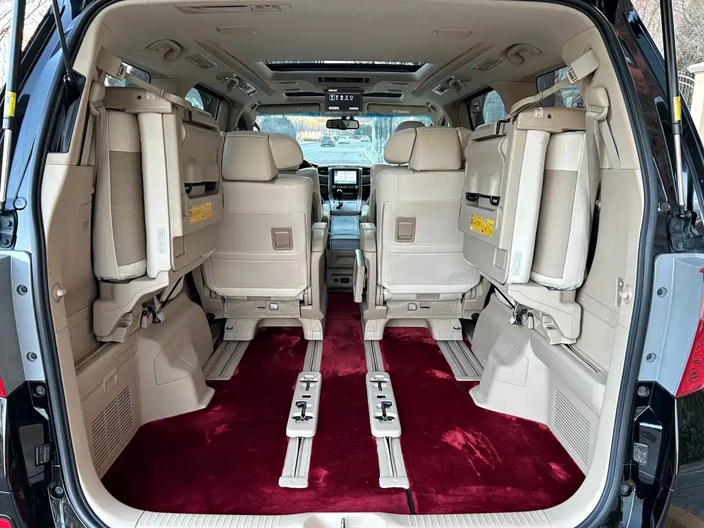 TOYOTA ALPHARD 2015